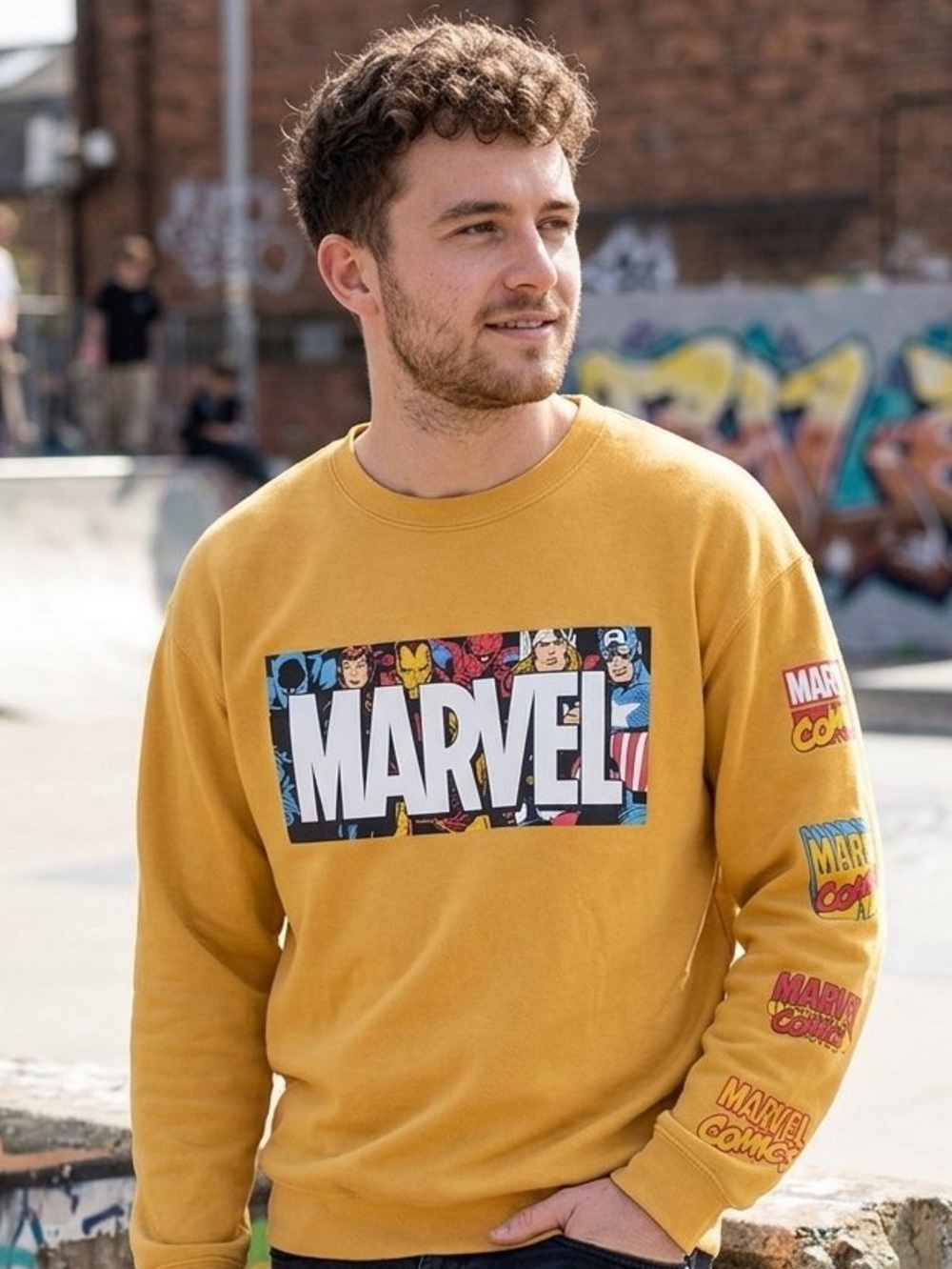 Iconic Marvel Comics Men's Gold Crewneck Sweatshirt Size Large